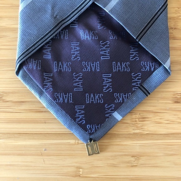 Daks London Silk Tie In Modern Gray! - Picture 4 of 7